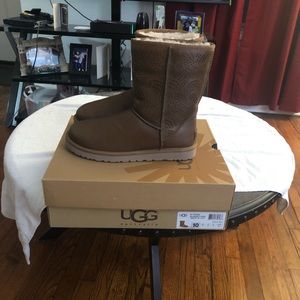 Leather cognac uggs size 10